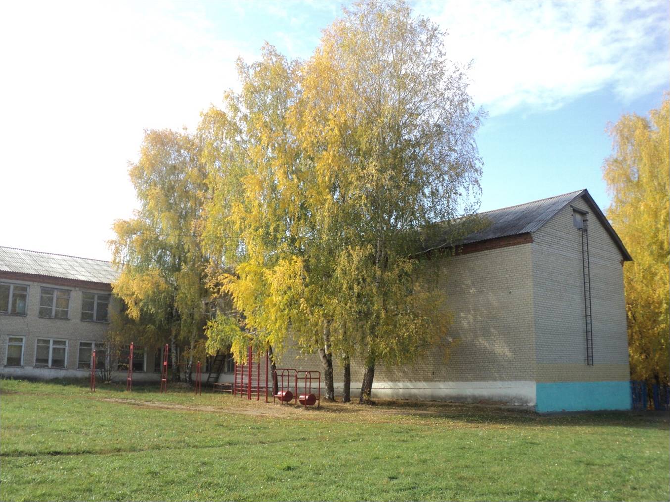 Здание школы.